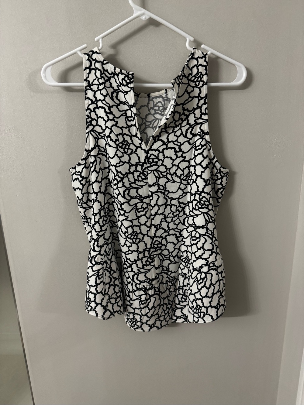 Ann Taylor Black White Floral Peplum Tank Top XS Sleeveless Keyhole Blouse Work